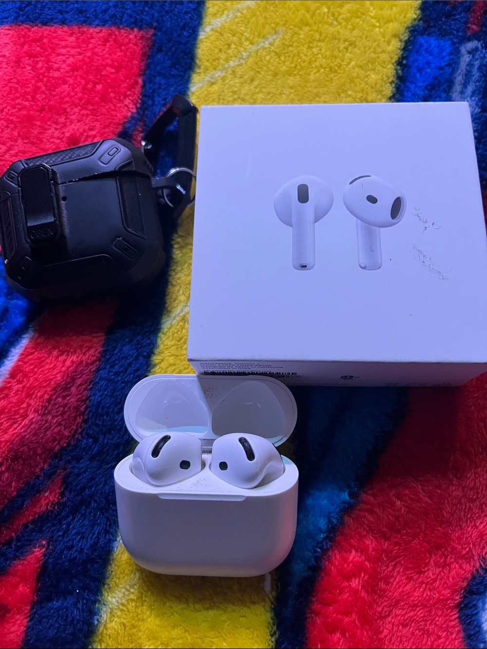 Apple White Wireless AirPods with Charging Case